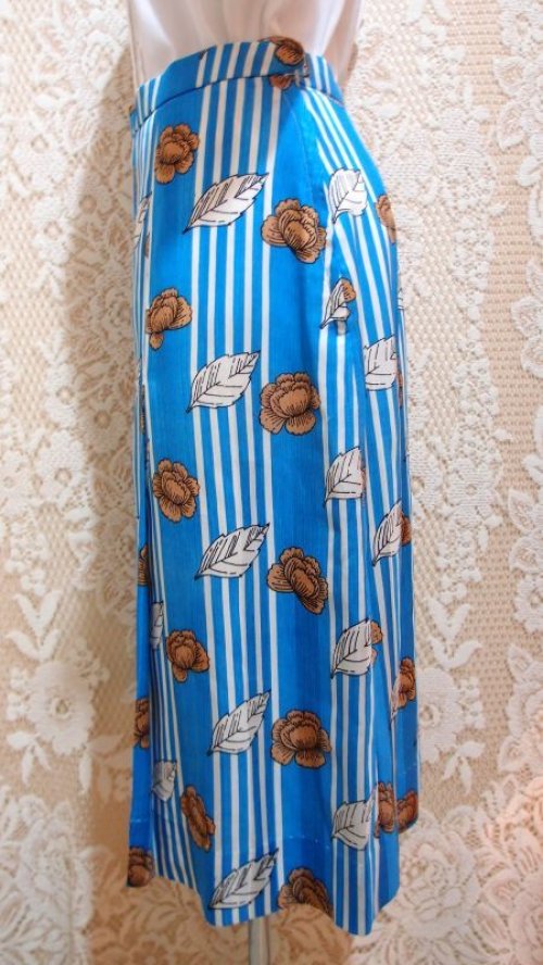 他の写真1: 花×葉っぱ×ストライプスカート[1097]