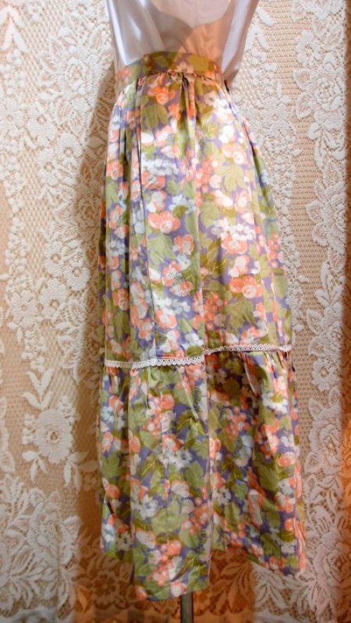 他の写真1: レーステープ切り替え花柄スカート[1095]