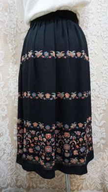 他の写真1: “東京スタイル” 花柄　黒スカート/w64cm [41223]