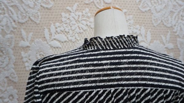 画像8: バイアス柄　白黒フリル レトロワンピース  [52119]