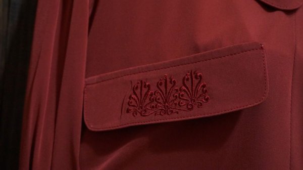 画像3: ボルドー フェイクダブルポケット 刺繍 長袖ブラウス[15257]