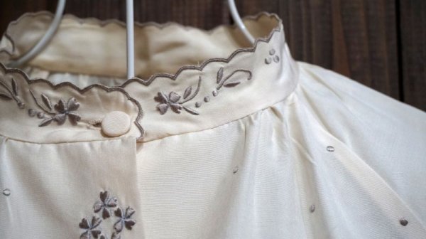 画像3: 無地 カラー 長袖ブラウス 刺繍 ラグラン袖 スタンドカラー[15258]