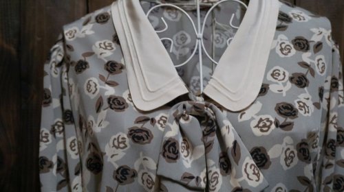 他の写真1: 花柄 ローズ グレー長袖ブラウス レギュラーカラー[15286]