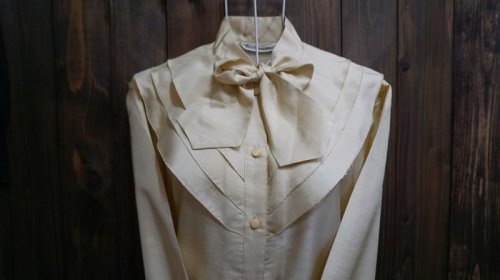 他の写真1: 無地 イエロー 長袖ブラウス ボウタイカラー[15383]