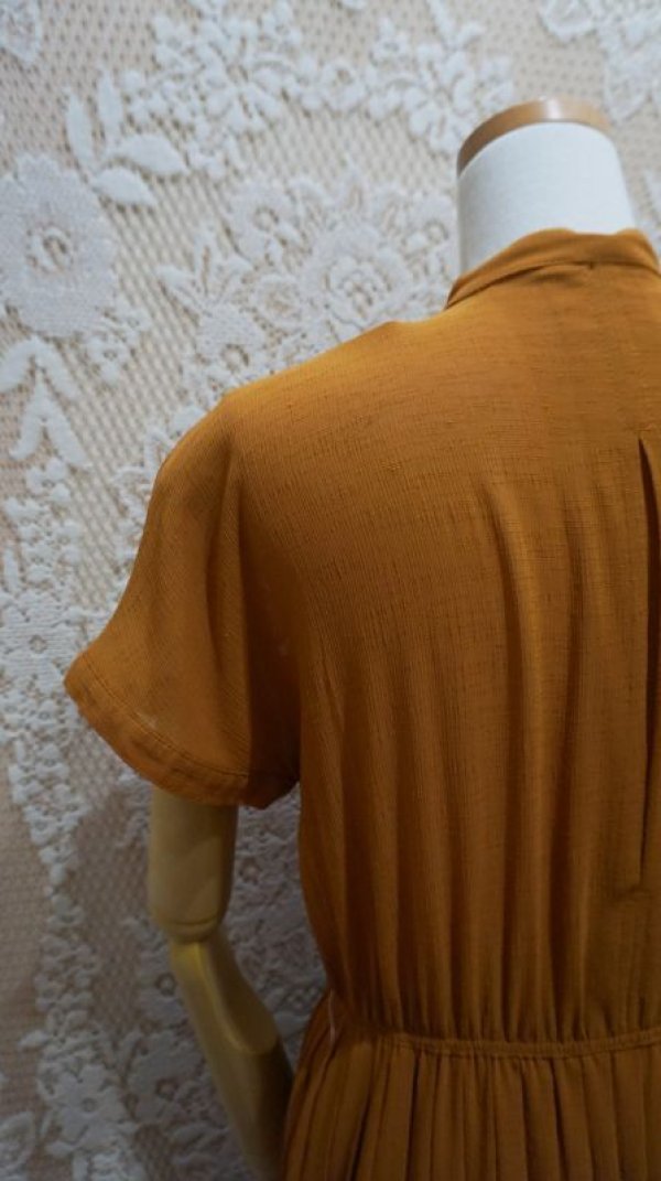 画像7: 無地 ブラウン 半袖 レトロワンピース スタンドカラー 花刺繍 [52519]