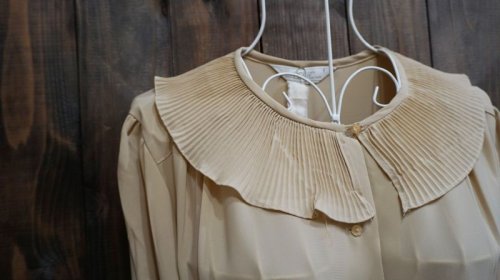 他の写真1: ベージュ系  長袖 ブラウス [15670]