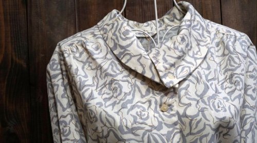 他の写真1: ローズ柄   長袖 ブラウス ロールカラー [15873]