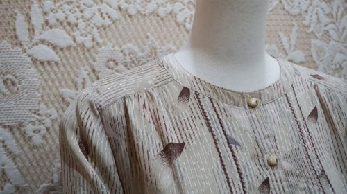 他の写真1: レトロ幾何学柄  半袖ワンピース  ノーカラー [52647]