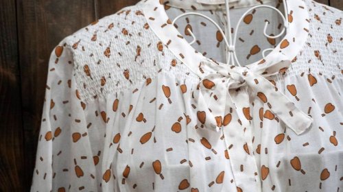 他の写真1: 花柄 半袖 ブラウスノーカラー ボウタイ[11571]