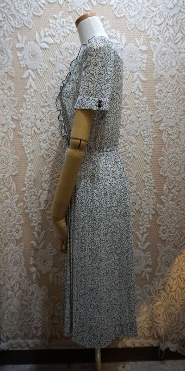 画像3: ローズ柄 白黒 半袖ワンピース ノーカラー[52772]