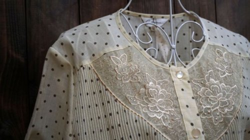 他の写真1: ドット柄  半袖 ブラウス ノーカラー レース[15919]