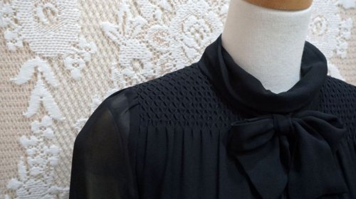 他の写真1: 無地 ブラック 長袖 レトロワンピース ボウタイカラー プリーツ[56120]