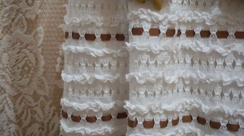 他の写真1: 無地 白 半袖 コットン レトロワンピース ノーカラー リボン フリル[52875]