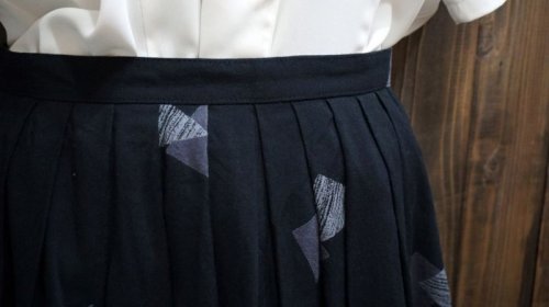 他の写真1: レトロ幾何学柄 黒 スカート /w64cm(ウエストゴム)[41946]