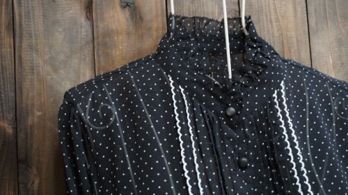 他の写真1: ドット柄 黒 長袖 ブラウス スタンドカラー フリル[15965]