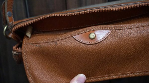 画像12: “Dooney&Bourke” ブラウン系 ショルダーバッグ [61331]