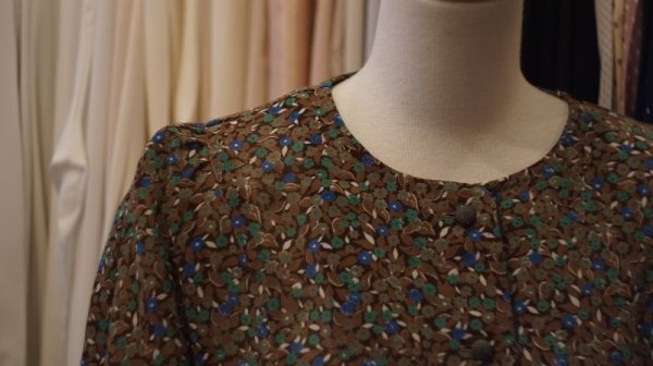 画像9: 花柄 ブラウン系 半袖 ワンピース ノーカラー[52851]