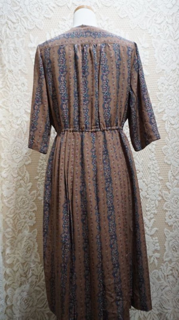 画像4: エスニック柄 ブラウン系 半袖 五分丈 レトロワンピース ボウタイカラー [56278]