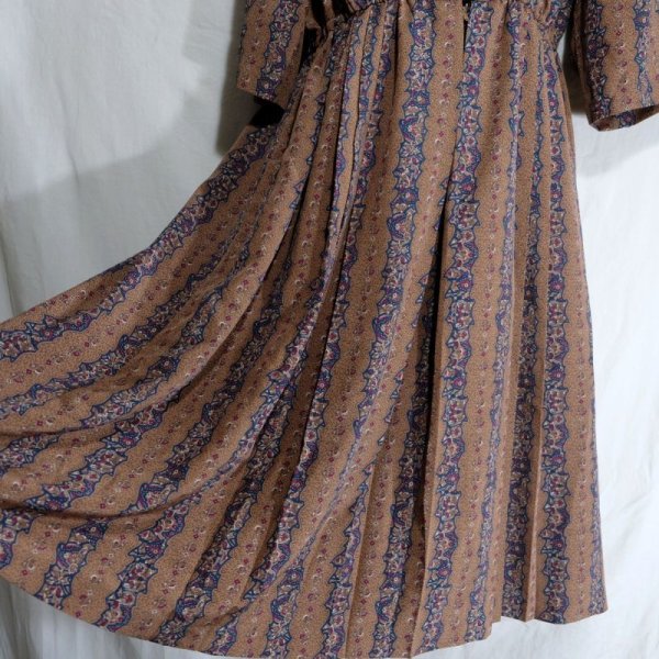 画像14: エスニック柄 ブラウン系 半袖 五分丈 レトロワンピース ボウタイカラー [56278]