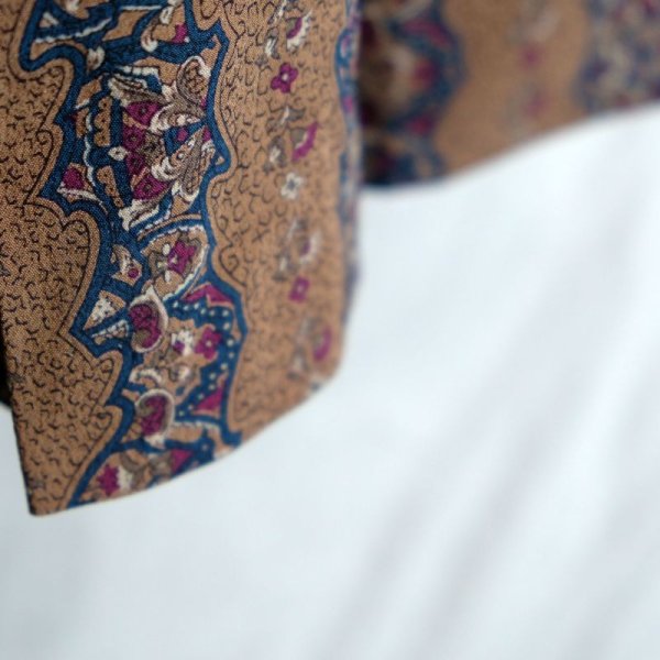 画像15: エスニック柄 ブラウン系 半袖 五分丈 レトロワンピース ボウタイカラー [56278]