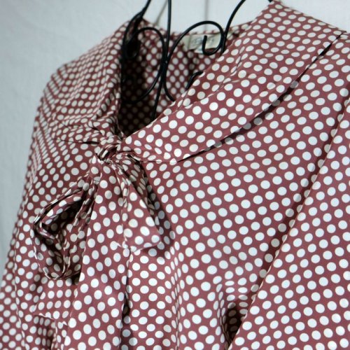 他の写真1: ドット柄 赤 長袖 ブラウス セーラーカラー ボウタイ[16175]