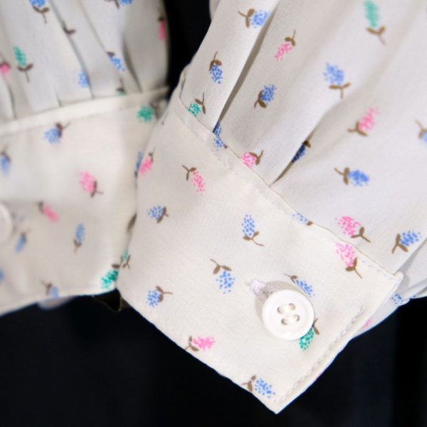 画像6: 花柄 ライトグレー系 長袖 ブラウス スタンドカラー ボウタイ[16179]