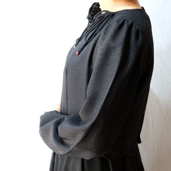 画像6: 黒 長袖 レトロワンピース ツーピース風 お花モチーフ付き[56473]