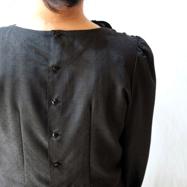 画像8: 黒 長袖 レトロワンピース ツーピース風 お花モチーフ付き[56473]