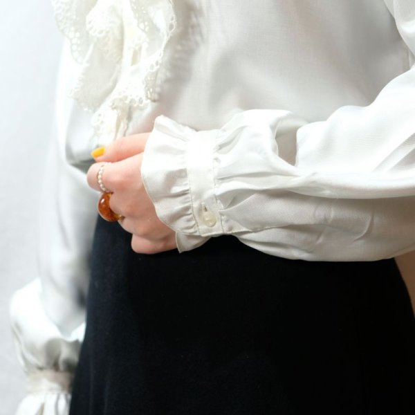 画像9: 白 無地 長袖 ブラウス スタンドカラー フリルカラー [16487]