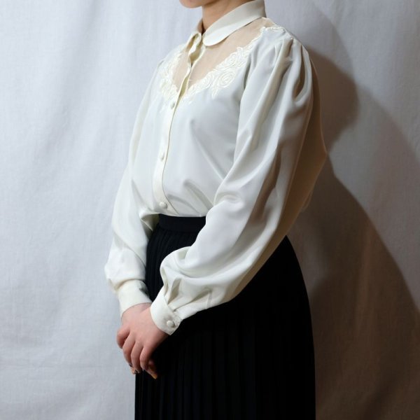 画像4: 無地 生成 長袖 ブラウス レギュラーカラー 刺繍[16539]