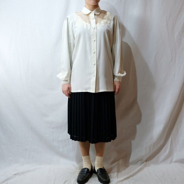 画像10: 無地 生成 長袖 ブラウス レギュラーカラー 刺繍[16539]