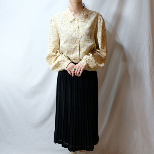 画像3: 花柄 黄色系 長袖 ブラウス  レギュラーカラー  パフスリーブ 比翼 [11424]