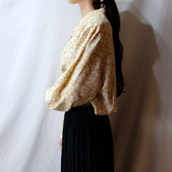 画像6: 花柄 黄色系 長袖 ブラウス  レギュラーカラー  パフスリーブ 比翼 [11424]