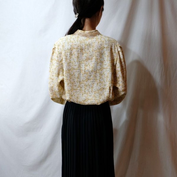 画像7: 花柄 黄色系 長袖 ブラウス  レギュラーカラー  パフスリーブ 比翼 [11424]