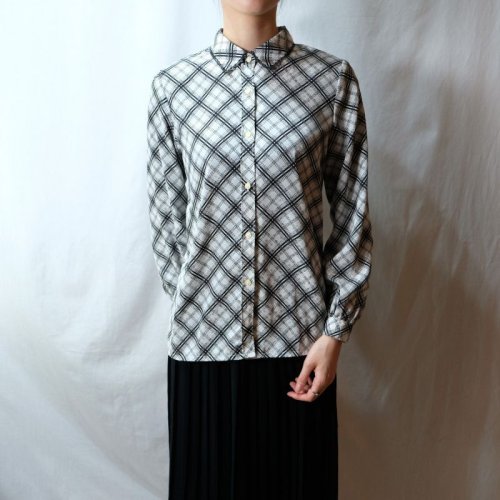 他の写真1: チェック柄 白×黒 長袖 ブラウス  レギュラーカラー スカラップ [16608]