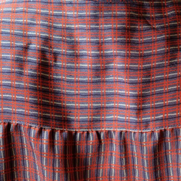 画像10: チェック柄 赤系 長袖 ブラウス フリルカラー [16601]