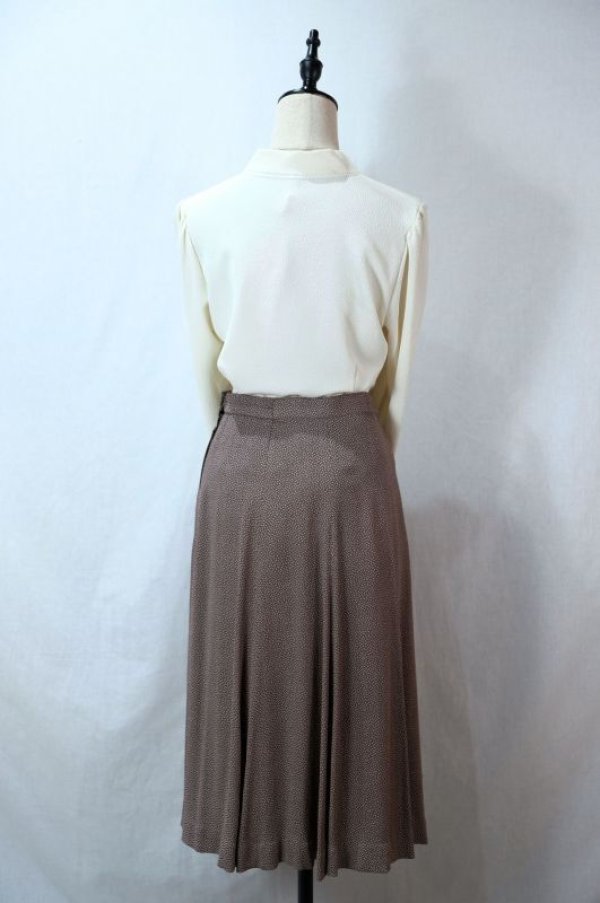 画像9: 無地 オフホワイト 長袖 ブラウス ダブルカラー スカラップ ピンタック ビジュー 　[11603]