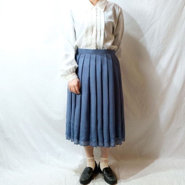 画像2: 無地 ブルー スカート プリーツ 刺繍/w70cm[11491]