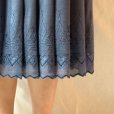 画像3: 無地 ブルー スカート プリーツ 刺繍/w70cm[11491]