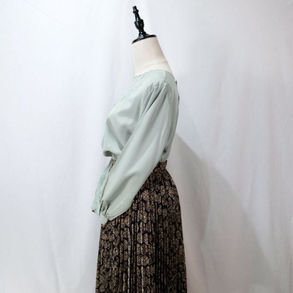 画像3: グリーン系 長袖 刺繍 ブラウス [11645]