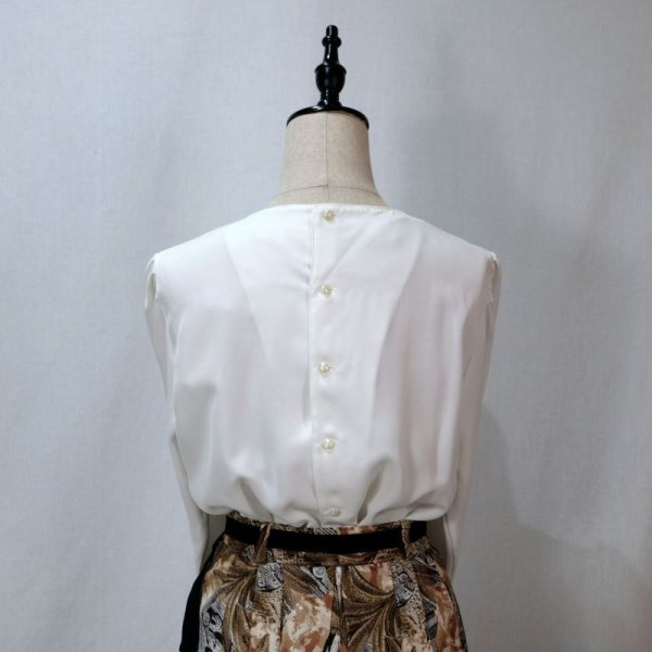 画像9: レース刺繍 白 長袖 ブラウス ノーカラー パフスリーブ 後ろ開き [11734]