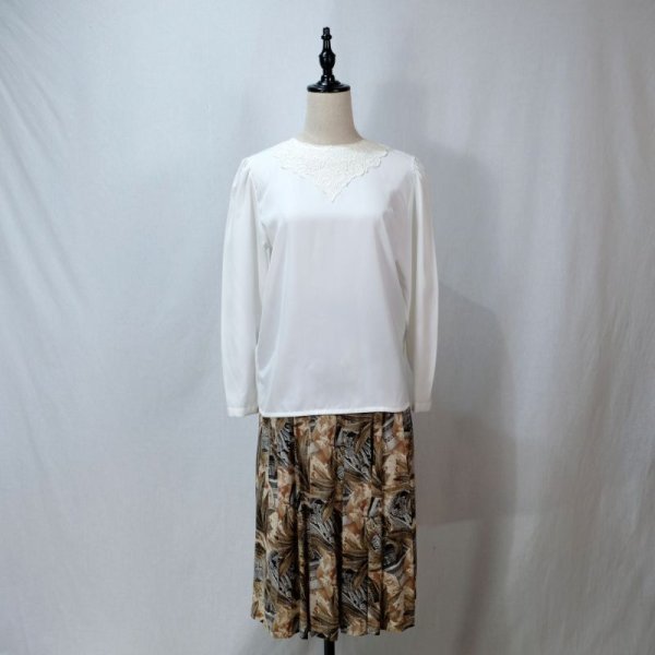 画像11: レース刺繍 白 長袖 ブラウス ノーカラー パフスリーブ 後ろ開き [11734]