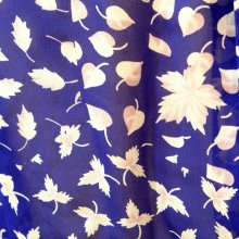 他の写真1: ボタニカル柄 紺×ピンクベージュ 半袖 レトロワンピース ノーカラー ウエストゴム [11865]