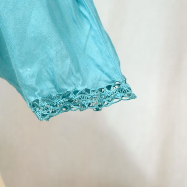 画像3: 無地 水色 半袖 ブラウス レギュラーカラー 刺繍 はしごレース ドルマンスリーブ [11973]