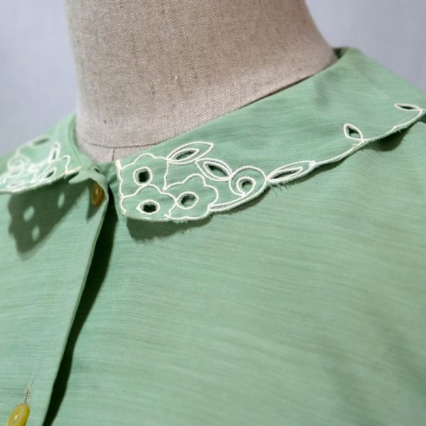 画像3: 無地 きみどり色 ブラウス 半袖 スカラップカラー 刺繍  [11970]