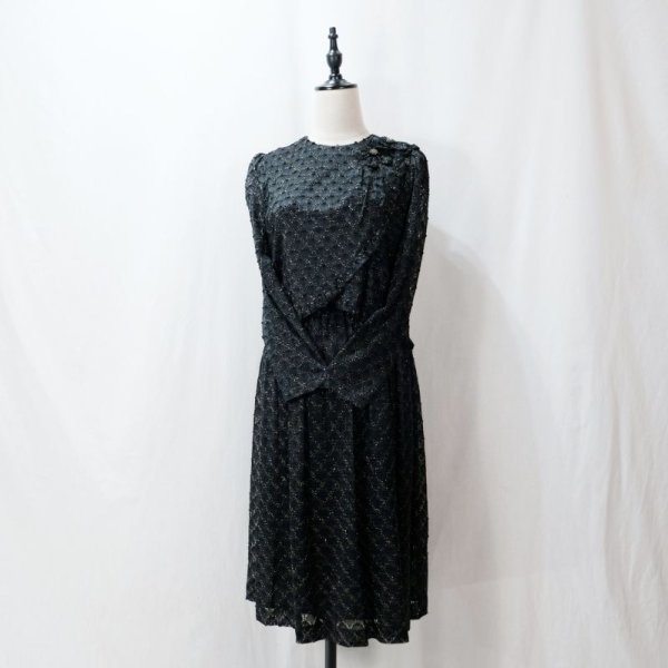 画像5: レース地 お花のコサージュ 黒×ゴールド 長袖 レトロワンピース ノーカラー ウエストゴム[12069]