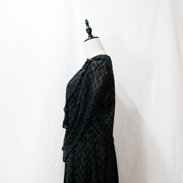 画像9: レース地 お花のコサージュ 黒×ゴールド 長袖 レトロワンピース ノーカラー ウエストゴム[12069]