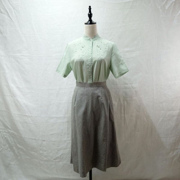 画像5: 無地 ペールグリーン ブラウス 半袖 スタンドカラーカラー スカラップカラー 刺繍 [12124]