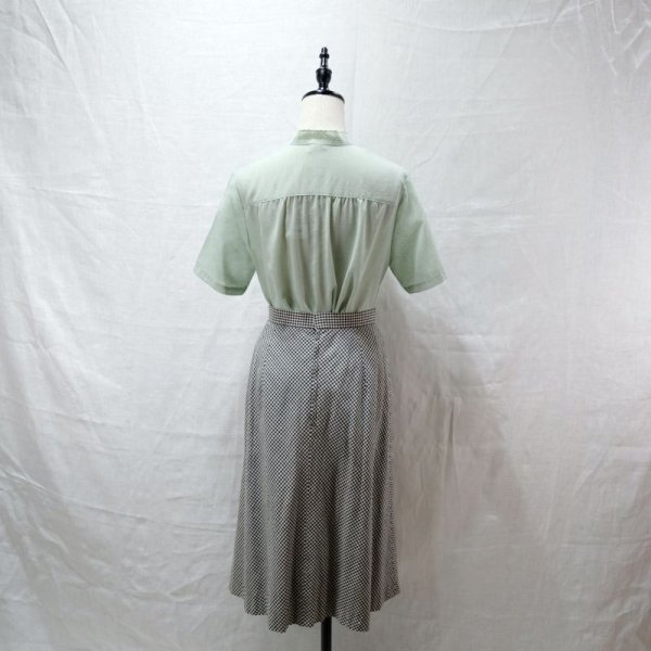 画像10: 無地 ペールグリーン ブラウス 半袖 スタンドカラーカラー スカラップカラー 刺繍 [12124]