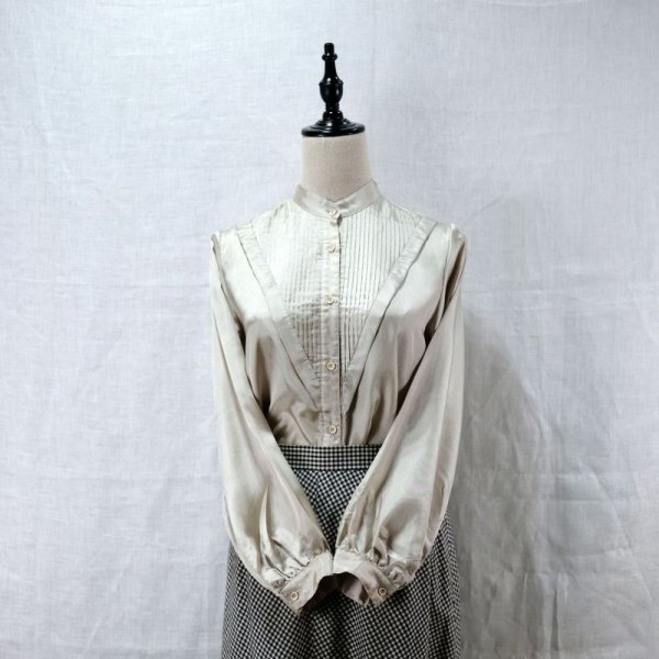 画像4: 無地 ベージュ系 ブラウス 長袖 スタンドカラー ピンタック  [12146]